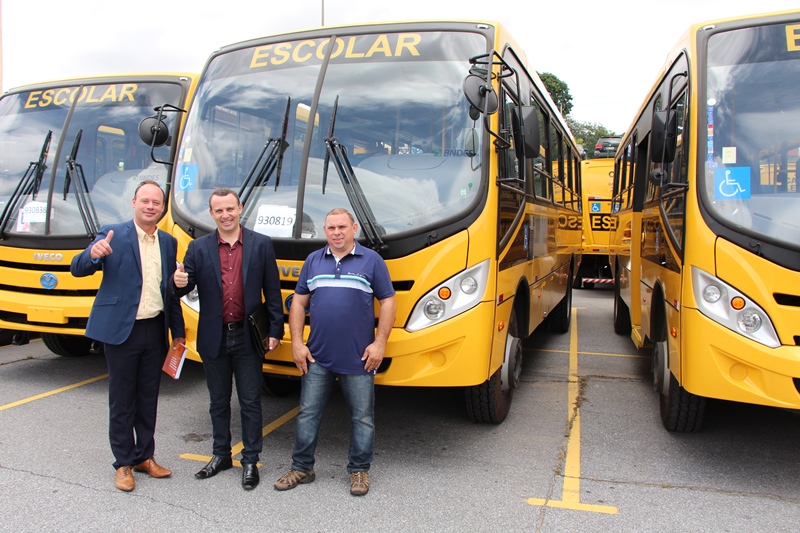 Andradas recebe ônibus para transporte escolar