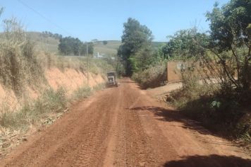 ESTRADAS RURAIS DE ACESSO AOS BAIRROS DO DÓRIS E DA ROCHELA RECEBEM MANUTENÇÃO DA PREFEITURA DE ANDRADAS