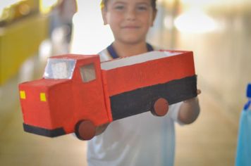 ALUNOS DA ESCOLA MUNICIPAL “JOSÉ BONIFÁCIO” PRODUZEM BRINQUEDOS COM MATERIAL RECICLÁVEL