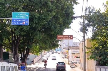 PREFEITURA DE ANDRADAS PROMOVE A INSTALAÇÃO DE PLACAS DE SINALIZAÇÃO TURÍSTICA