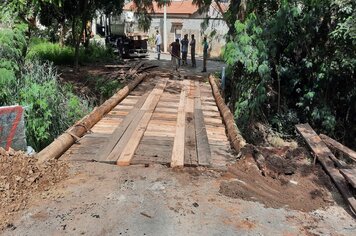 PREFEITURA DE ANDRADAS PROMOVE A MANUTENÇÃO E REPAROS NA PONTE DA VILA CAMARGO