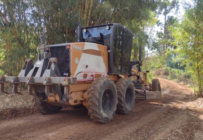 ESTRADAS DO DISTRITO DA GRAMÍNEA E DA SERRINHA RECEBEM MELHORIAS DA PREFEITURA DE ANDRADAS