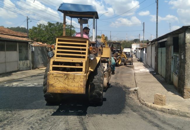 PREFEITURA DE ANDRADAS DÁ CONTINUIDADE À OPERAÇÃO TAPA BURACOS