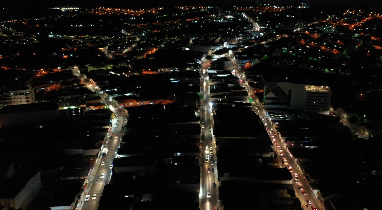 SUBSTITUIÇÃO DAS LÂMPADAS COMUNS POR LED´S: PRATICAMENTE 50% DAS RUAS DE ANDRADAS JÁ CONTAM COM A NOVA ILUMINAÇÃO!