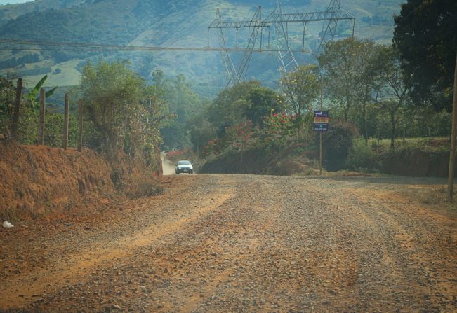 PREFEITURA DE ANDRADAS PROMOVE MELHORIAS NA ESTRADA DE ACESSO AO BAIRRO DO ÓLEO, NA ZONA RURAL