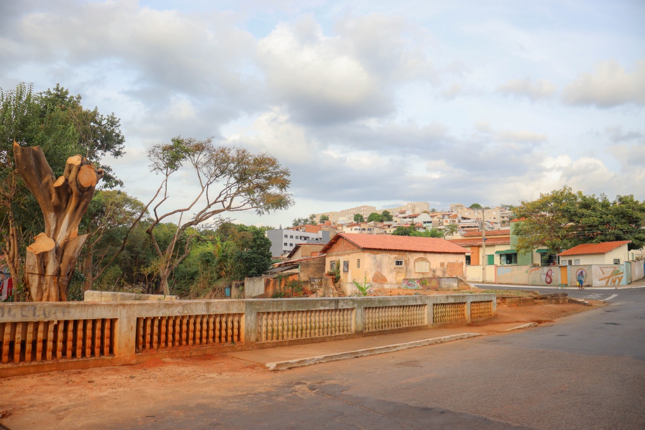 PREFEITURA DE ANDRADAS PROMOVE MELHORIAS NAS VILAS SANTA RITA E CAMARGO