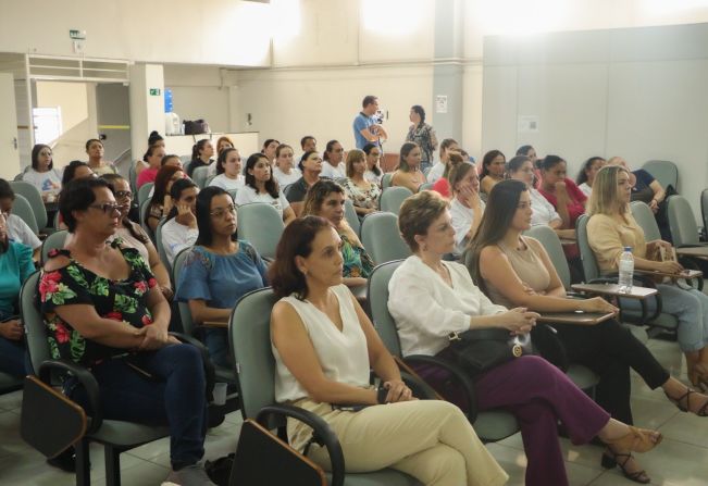 SAÚDE PROMOVE PALESTRA SOBRE PREVENÇÃO DA VIOLÊNCIA CONTRA A MULHER