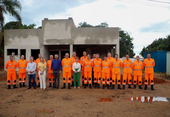 PREFEITA MARGOT PIOLI E ALTO COMANDO DO CORPO DE BOMBEIROS DE MINAS GERAIS VISITAM AS OBRAS DA SEDE DEFINITIVA DA CORPORAÇÃO EM ANDRADAS