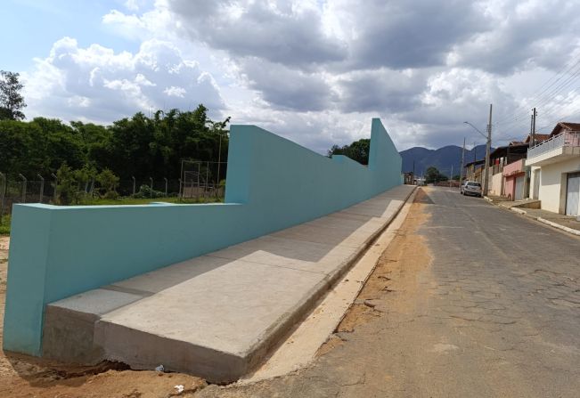 PREFEITURA DE ANDRADAS CONCLUÍ OBRAS DO MURO DE CONTENÇÃO NA VILA LEANDRO PREVIATO