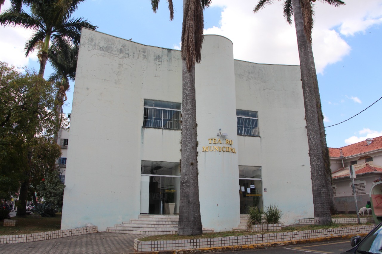 TEATRO MUNICIPAL: MEMBROS DO CONSELHO MUNICIPAL DE CULTURA APROVAM O PROJETO DE REFORMA DO PRÉDIO