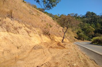 PREFEITURA DE ANDRADAS REALIZA A ABERTURA DE ACEIROS NA SERRA DO CARACOL PARA EVITAR INCÊNDIOS