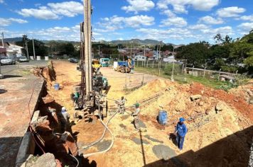 PREFEITURA DE ANDRADAS INICIA AS OBRAS DE CONSTRUÇÃO DO MURO DE ARRIMO DA VILA LEANDRO PREVIATO