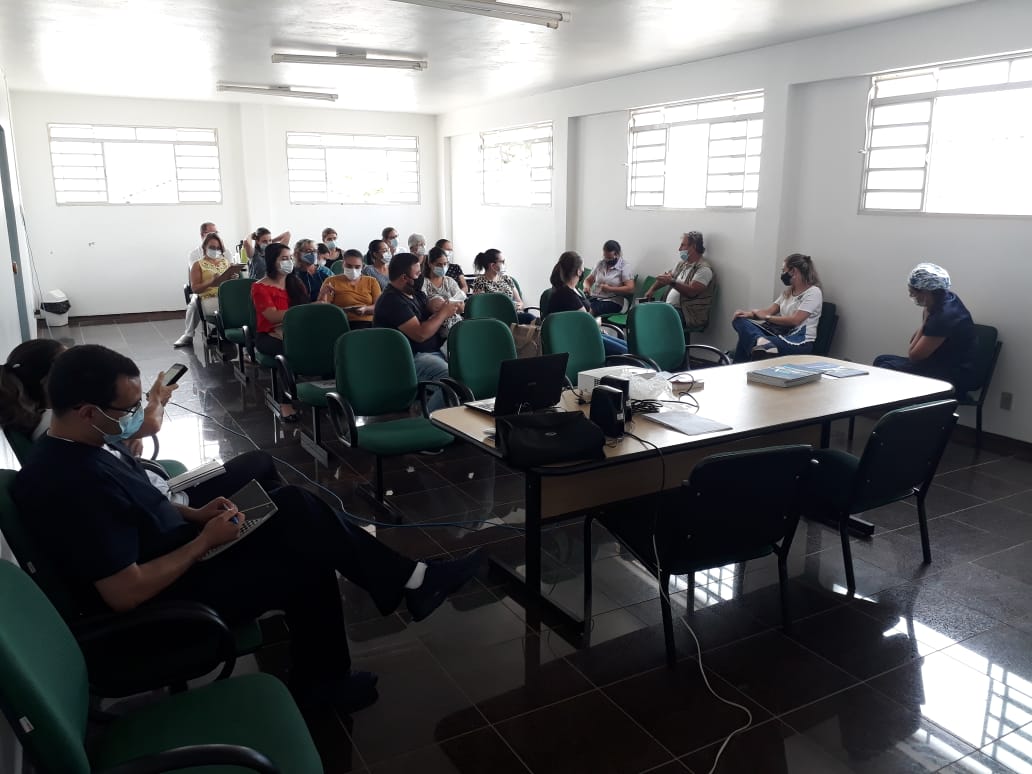 PROFISSIONAIS DE SAÚDE SE REÚNEM PARA DISCUTIR MEDIDAS DE COMBATE À DENGUE