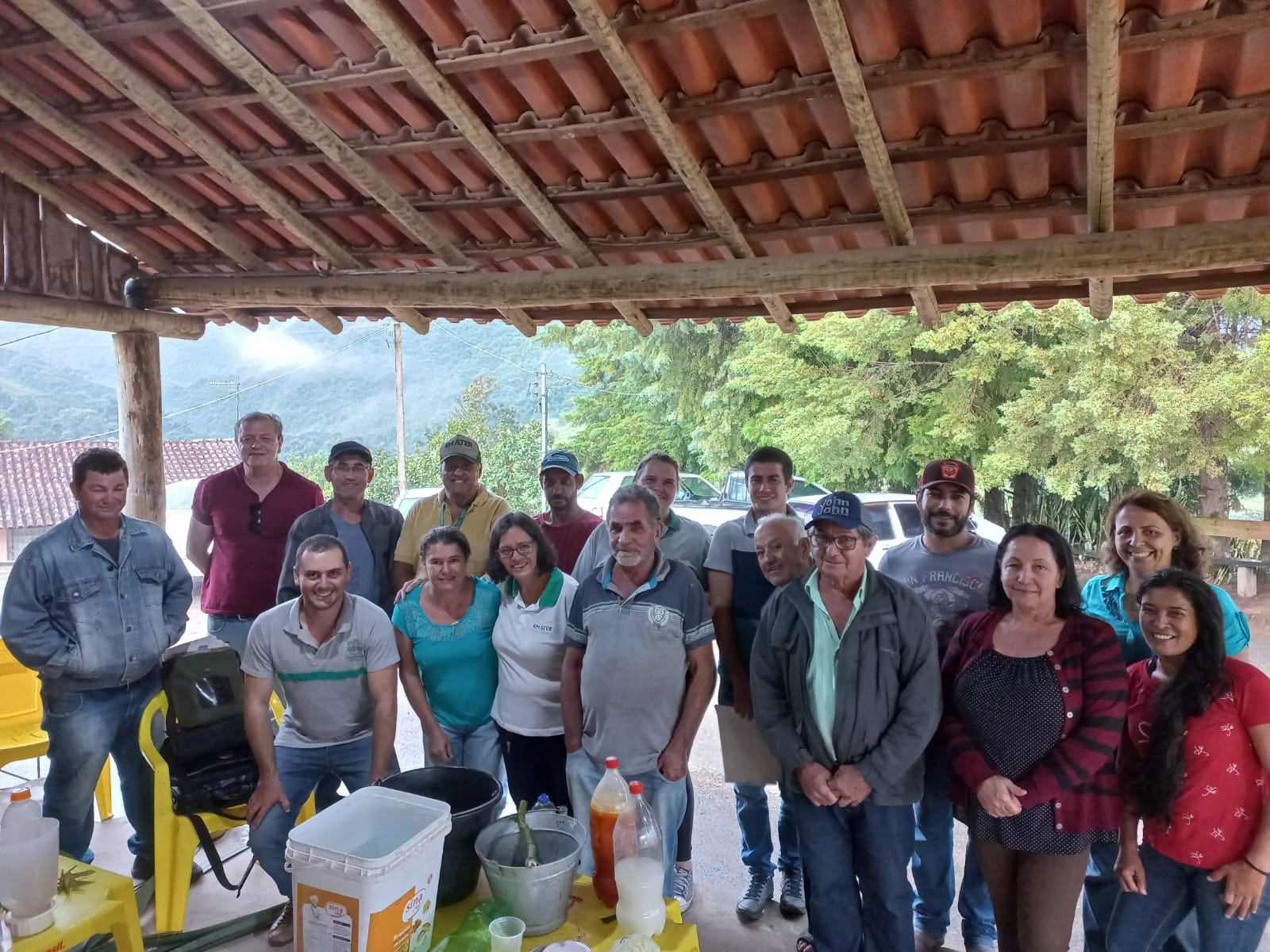 OFICINA DE AGROECOLOGIA É PROMOVIDA PELA EMATER E PREFEITURA DE ANDRADAS