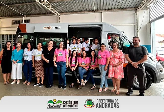 Prefeitura entrega van ao CACA para fortalecer ações sociais